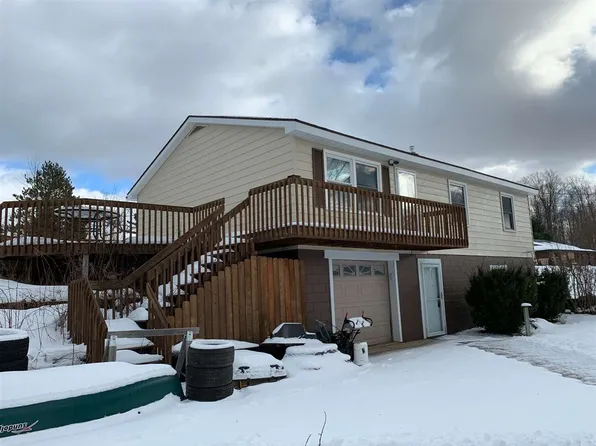 8346 Shrigley Rd, Charlevoix, MI 49720