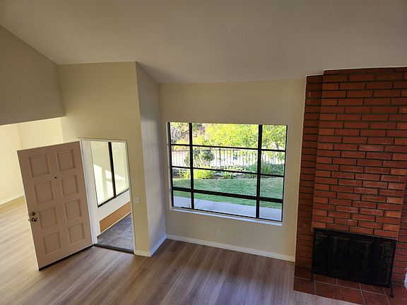 4th image of 1305 Calle Linda