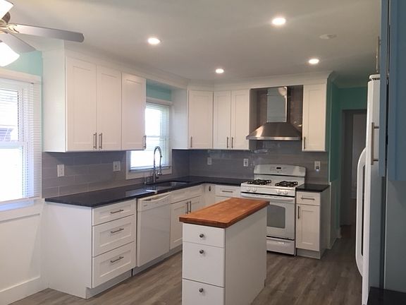 5th image of 110 White Oak Dr
