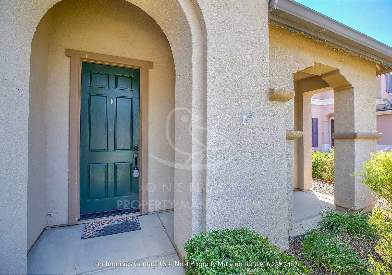 Plumas Lake Rental, Huge Living Room — Photo 4