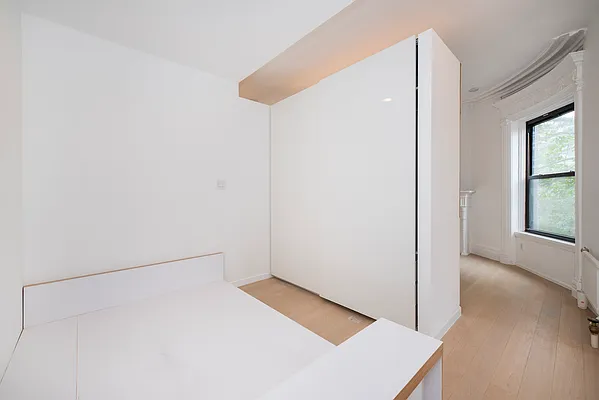 Rented by SERHANT. | media 6