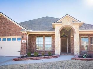 1502 Grey Willow Ln, Arlington, TX 76002
