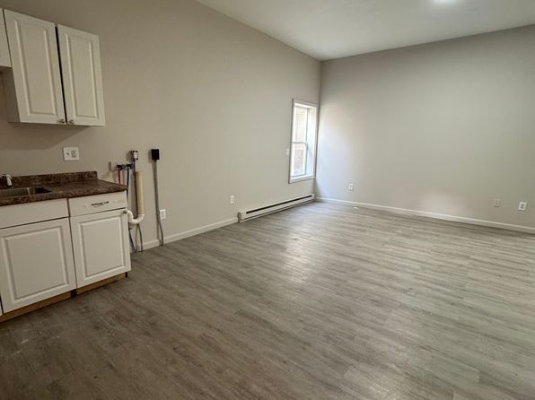 50 Hunters Ave APT 1