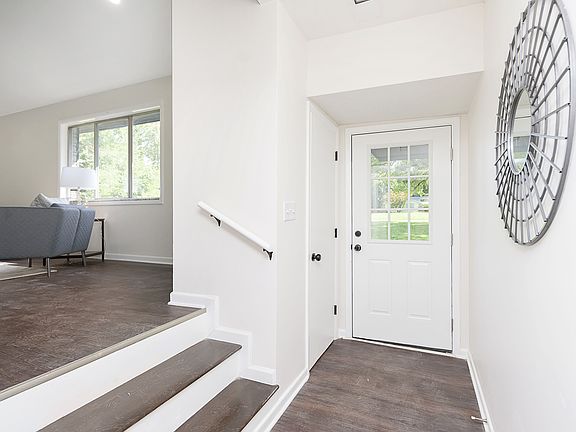 4th image of 4948 Winston Dr