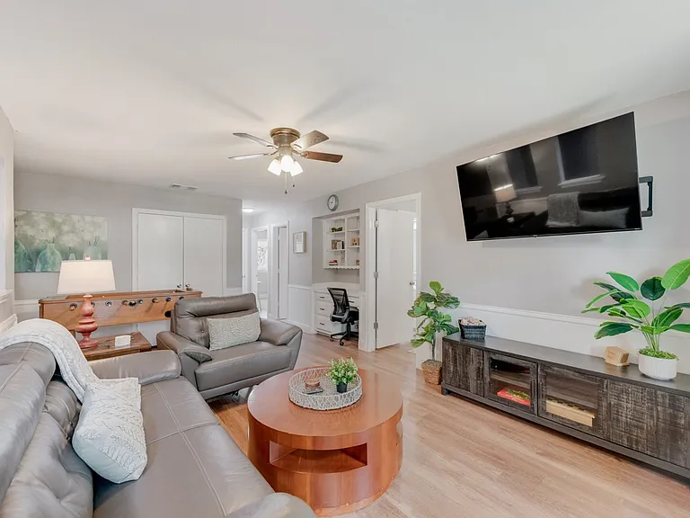Windy Crest Cir — Photo 17
