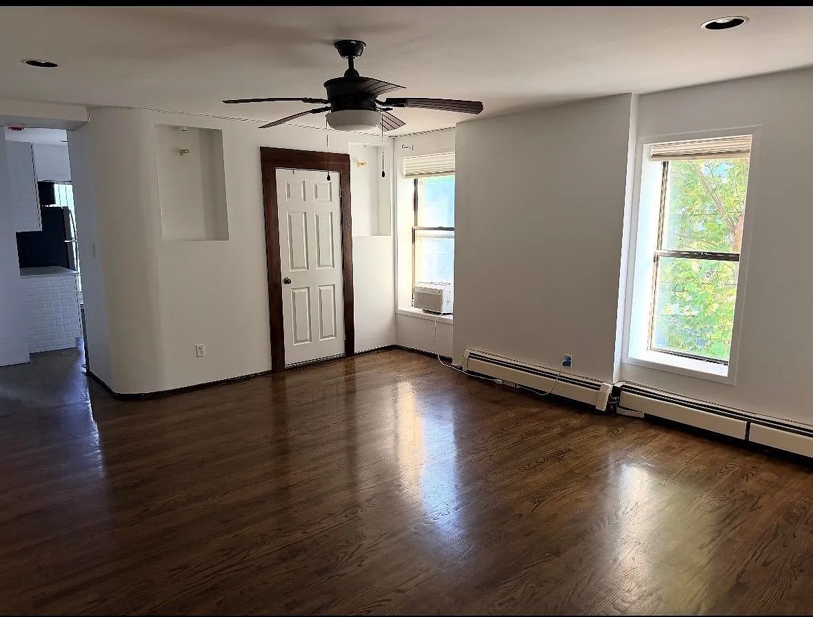 2 bed, 1.0 bath, $3,600 — Photo 3