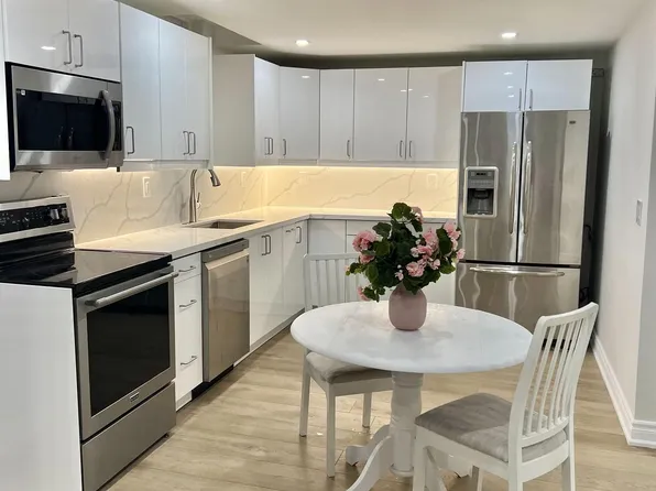 39 Nelson Cir #Basement, Newmarket, ON L3X 1R1