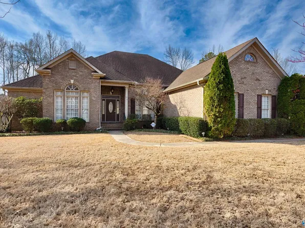150 Redcliffe Dr NW, Huntsville, AL 35806
