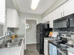 662 Barringer Ln #2170, Webster, TX 77598