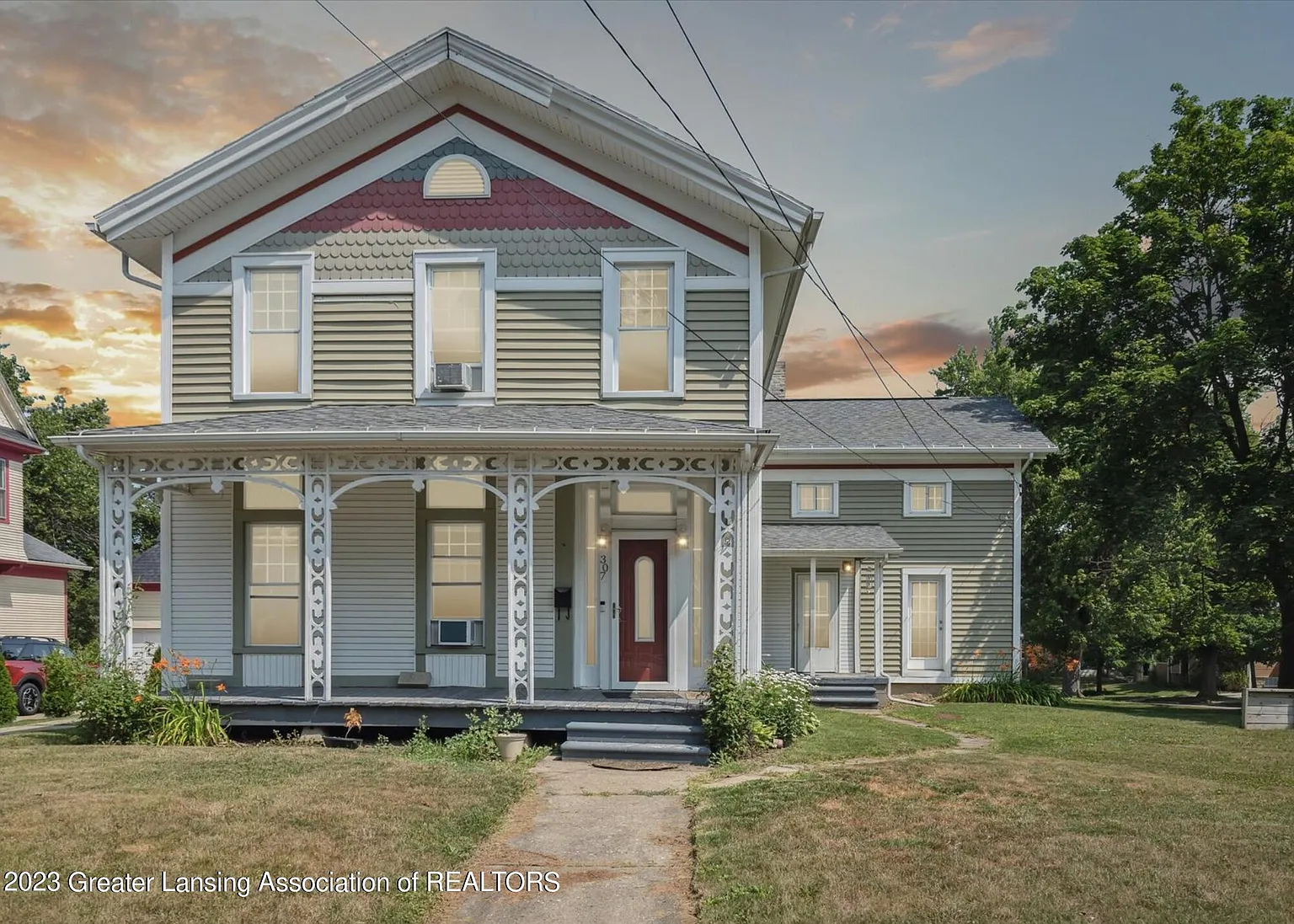 307 E Walker St photo 1