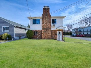 50 Sagamore Hill Dr, Port Washington, NY 11050