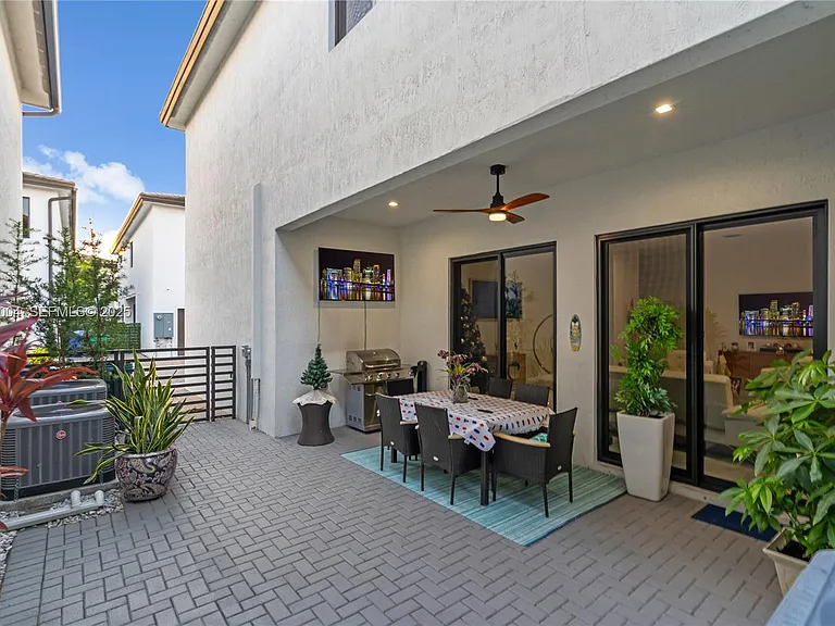 4363 NW 81st Ave — Photo 10