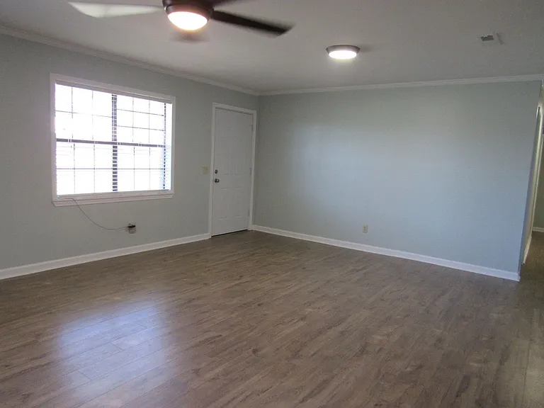 928 E Lee St — Photo 7