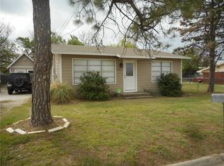 203 N Matthews St, Bowie, TX 76230