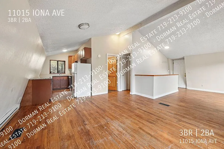 Move-In Special - $1000 Off First Month's Rent - Charming 3 Bed, 2 Bath House In Beautiful Green ... — Photo 3