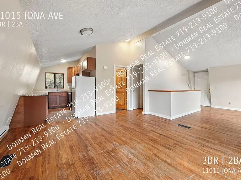 11015 Iona Ave — Photo 3