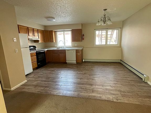 2nd image of 304 Cedar Ave Unit 4