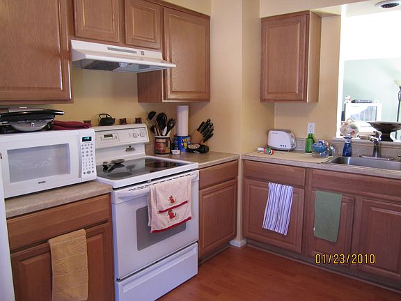Eat-in kitchen