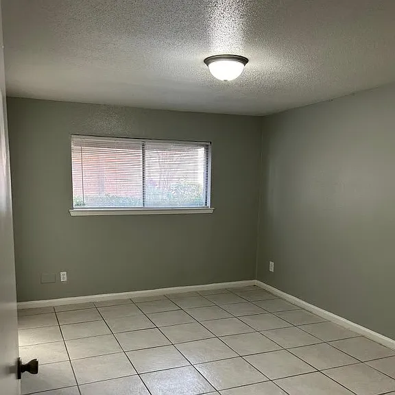 3737 Hillcroft Apartments — Photo 96