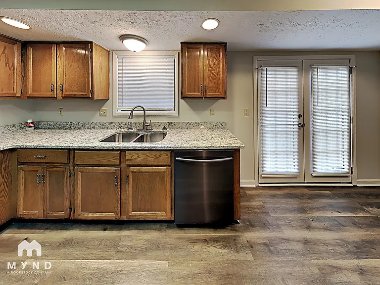 4832 Wyndam Dr — Photo 4