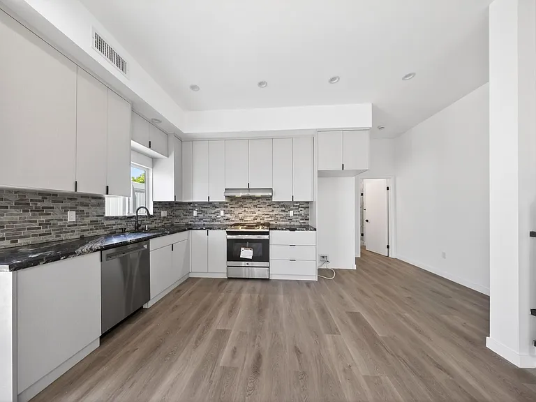 14827 Dearborn St — Photo 14