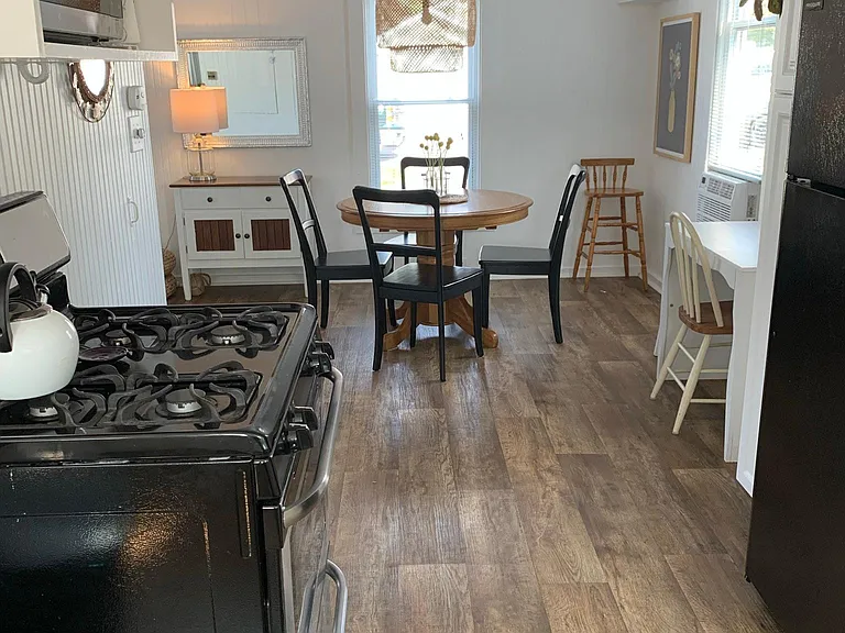 2036 Midlake Dr — Photo 11