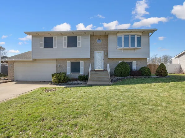 8676 Fulton Pl, Crown Point, IN 46307