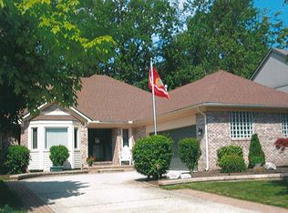 2040 Avon Lake Ln, Rochester Hills, MI 48307