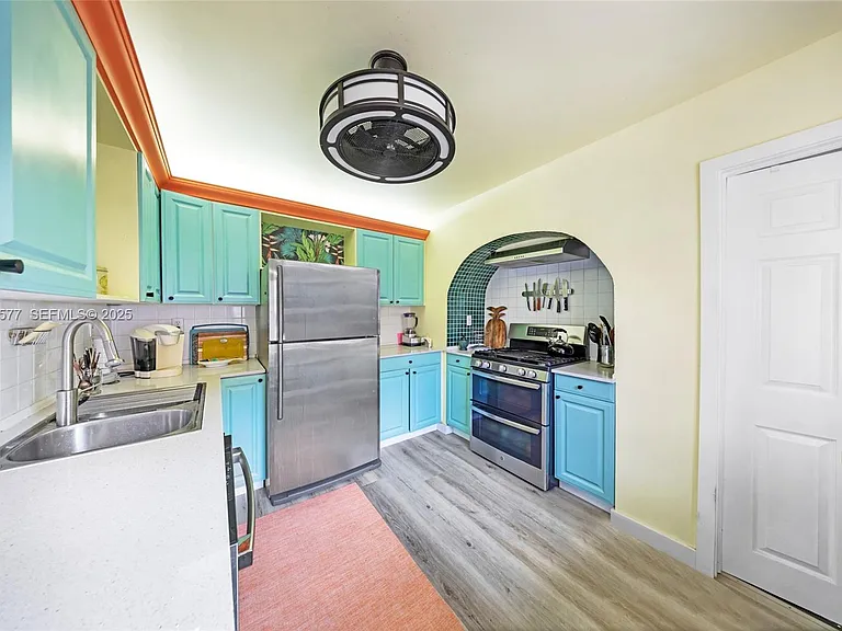 1840 Tigertail Ave — Photo 22