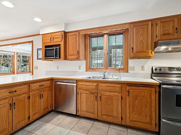 3rd image of 16 Birchwood Way