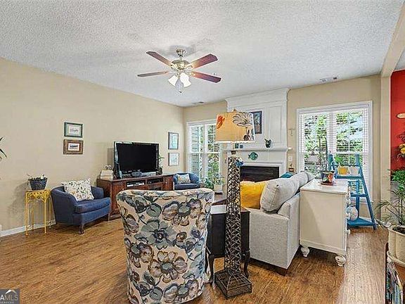 4th image of 151 Regent Pl