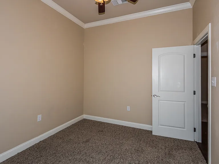 136 Chambery Dr — Photo 12