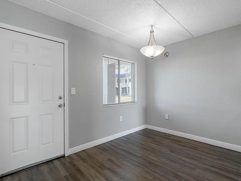 Palm Square Homes — Photo 10
