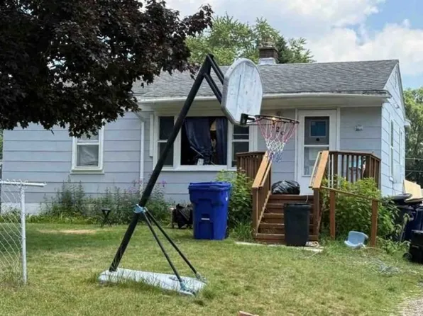 329 Clayburn Blvd, Waterford, MI 48327