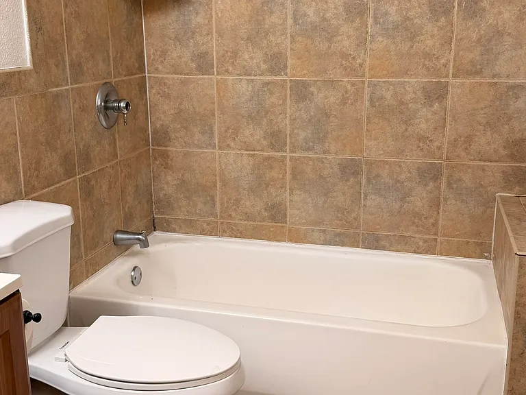 640 SW 9th Ct #2 — Photo 6
