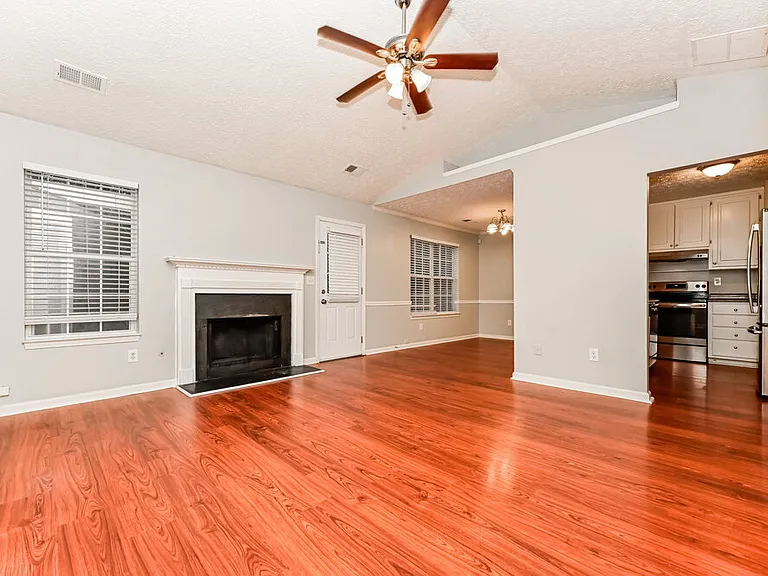 434 Fairhaven Ct — Photo 3