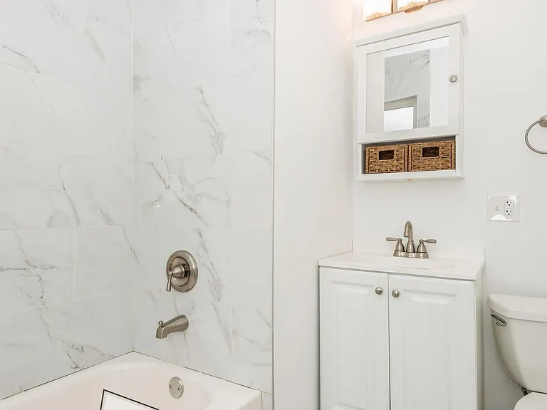 Hot Logan Square Apartments! Special Offer! — Photo 8