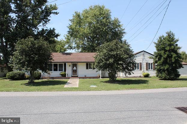 1st image of 102 Queen Ave
