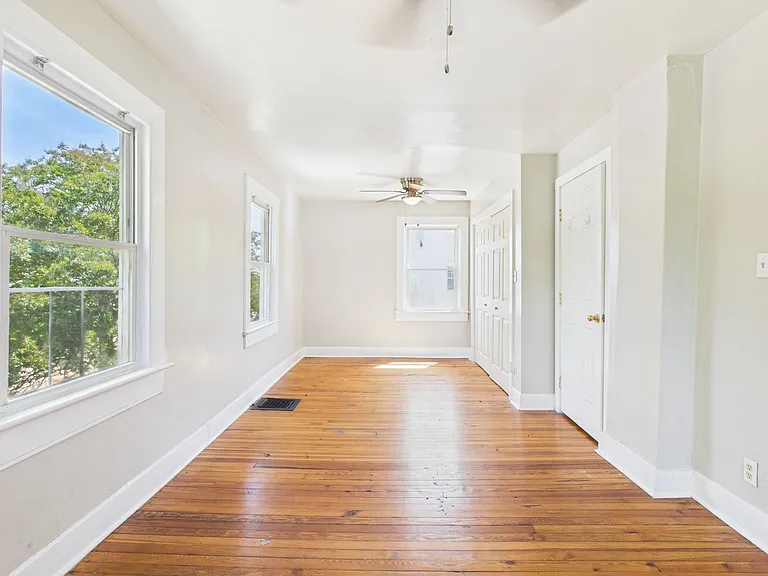 1002 Haskell St — Photo 18