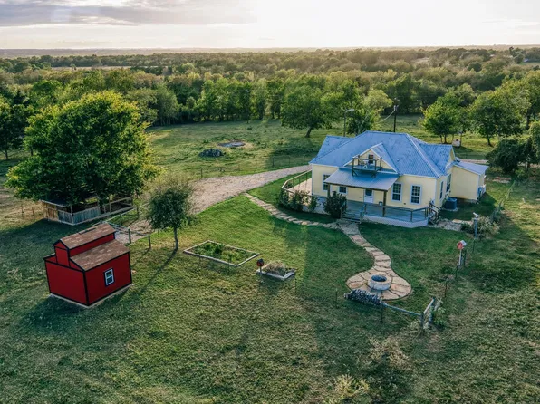12403 Malinowski Ln, Bellville, TX 77418