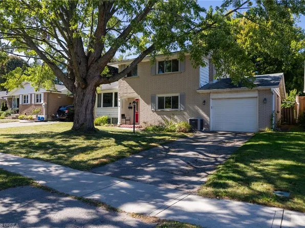 52 Brier Park Rd, Brantford, ON N3R 3P7