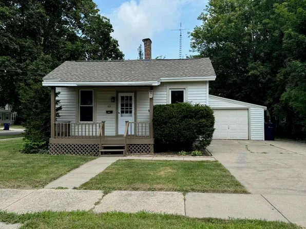 927 Glen St, Janesville, WI 53545