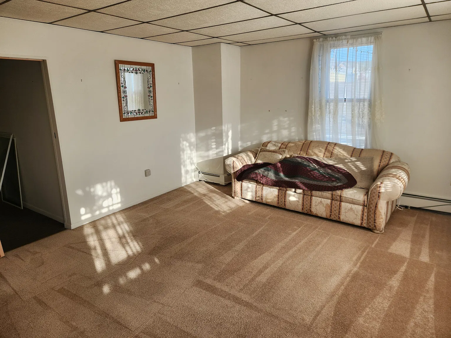 3 bed, 1000 sqft, $1,200 — Photo 2