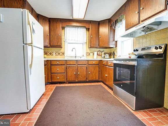 2nd image of 535 Valley Park Rd