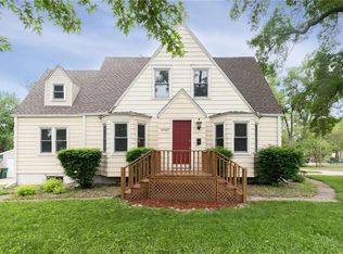 1040 68th St, Windsor Heights, IA 50324