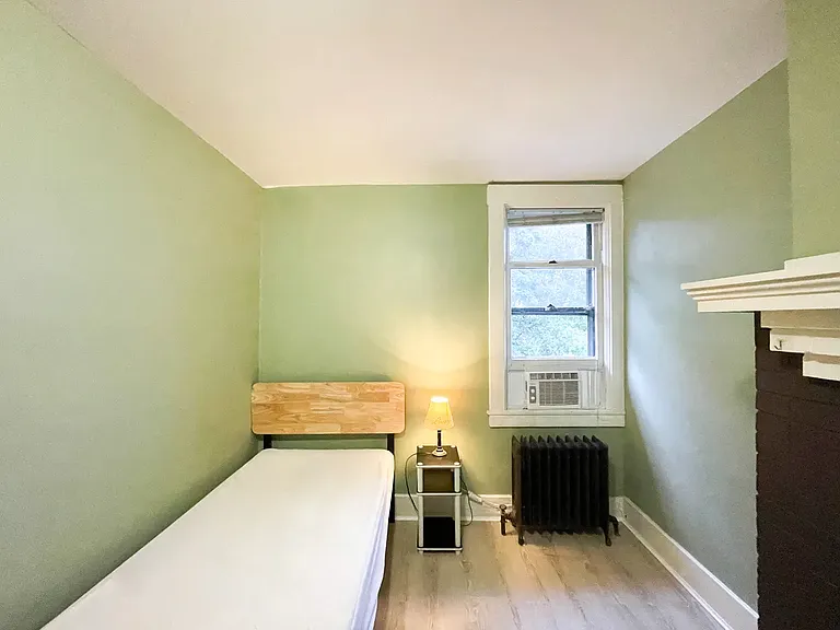 1041 Mirror St — Photo 16