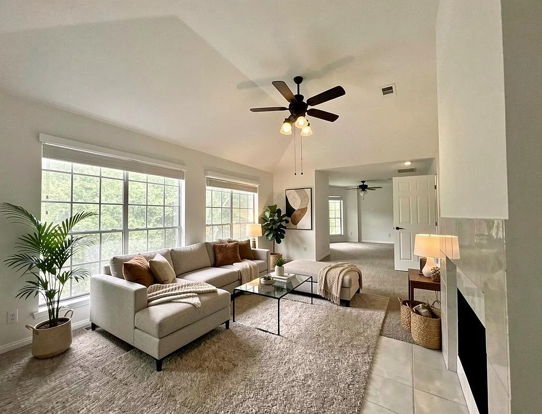 4 bed, 3.5 bath, 3672 sqft, $2,850 — Photo 2