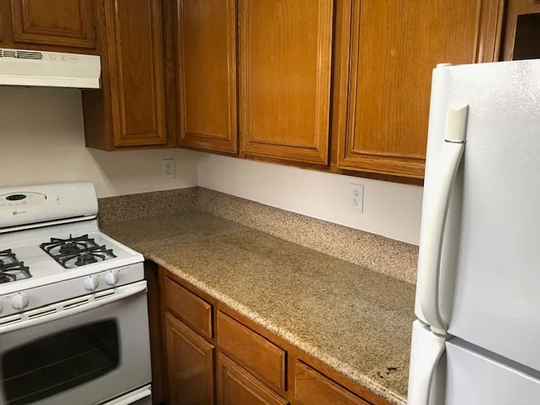 11th St Apts — Photo 18