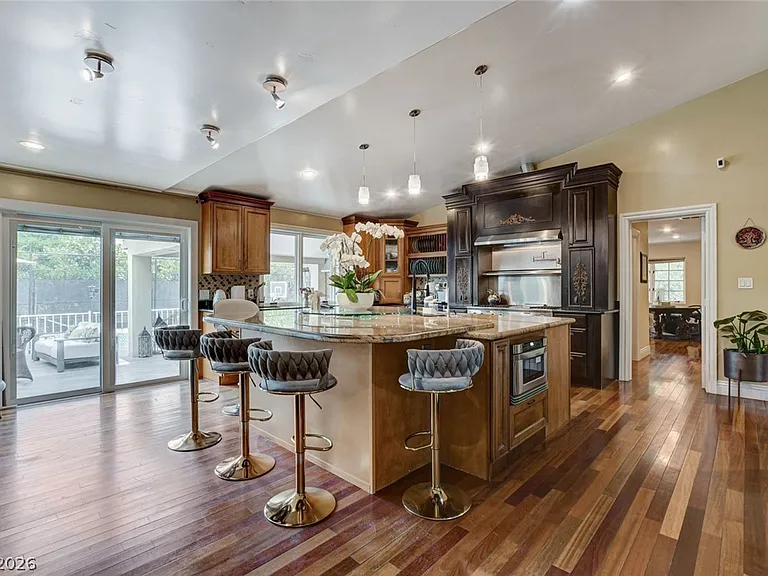 7001 Alamitos Cir — Photo 19