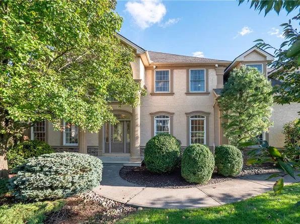 88 Crest Blvd, Easton, PA 18045